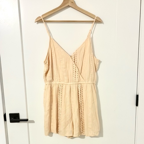 American Eagle Outfitters Pants - American Eagle Outfitters peach romper medium *missing belt*